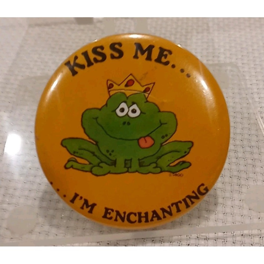 Vintage Kiss Me I'm Enchanting Frog Pinback Button 1970s Frog Prince Badge Pin